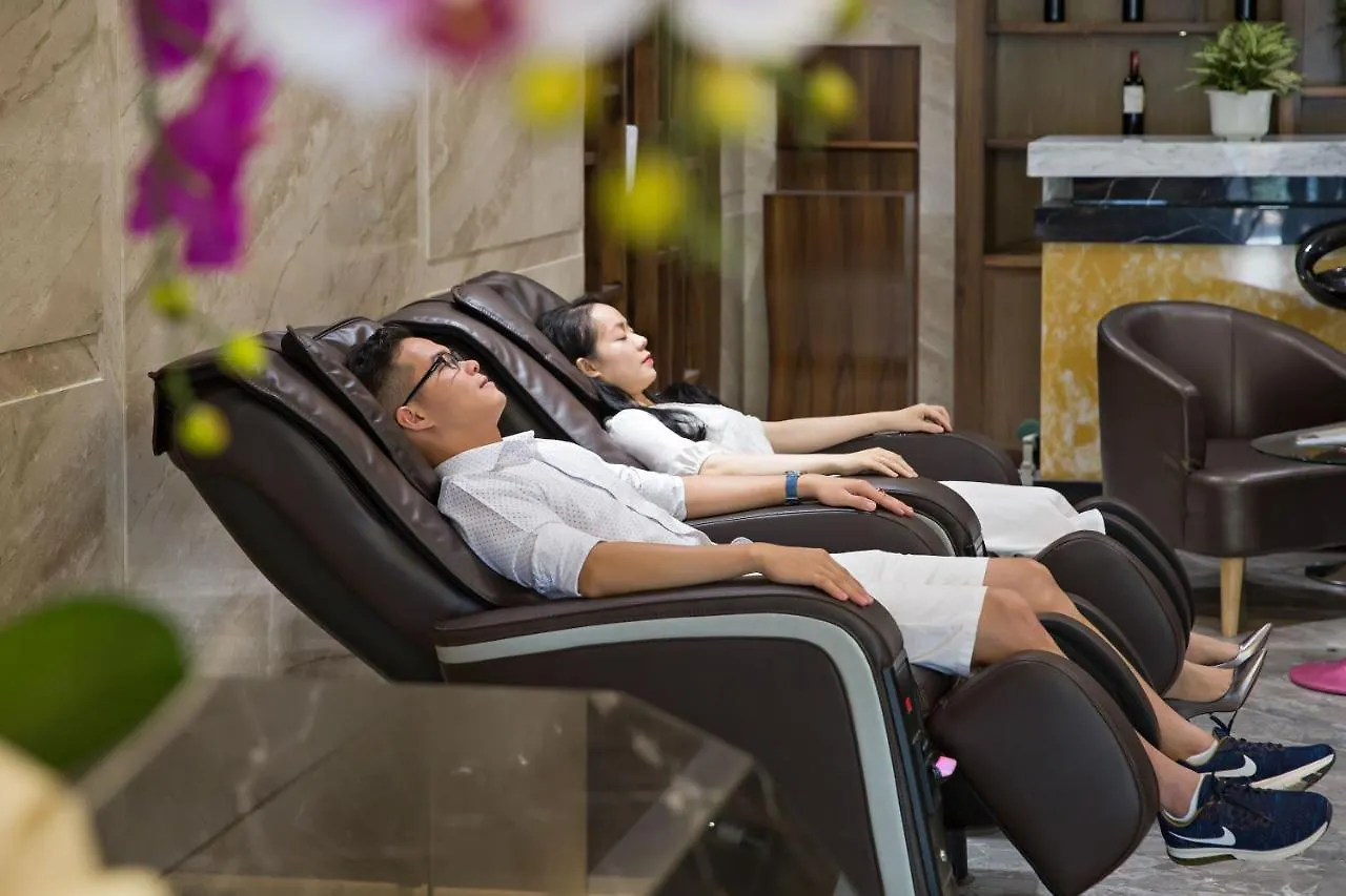 Bliss Luxury Hotel Da Nang 4*,