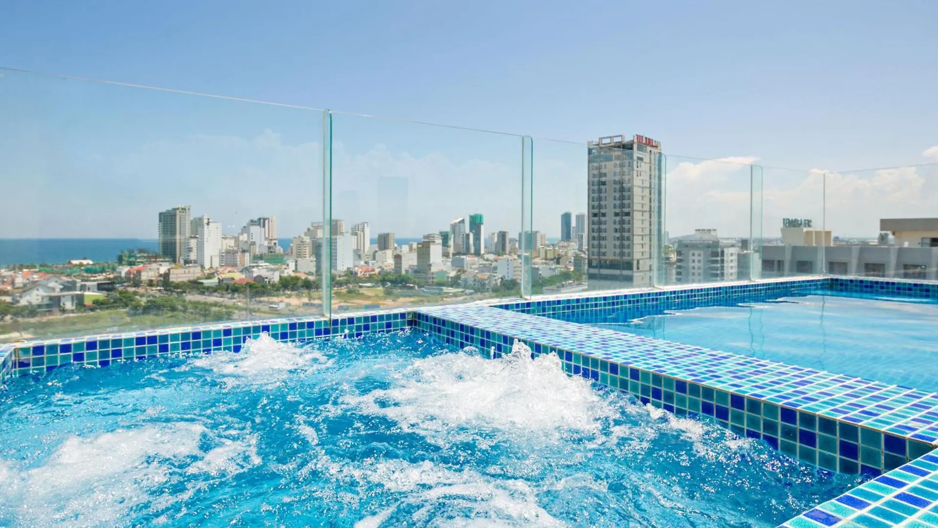 Bliss Luxury Hotel Da Nang